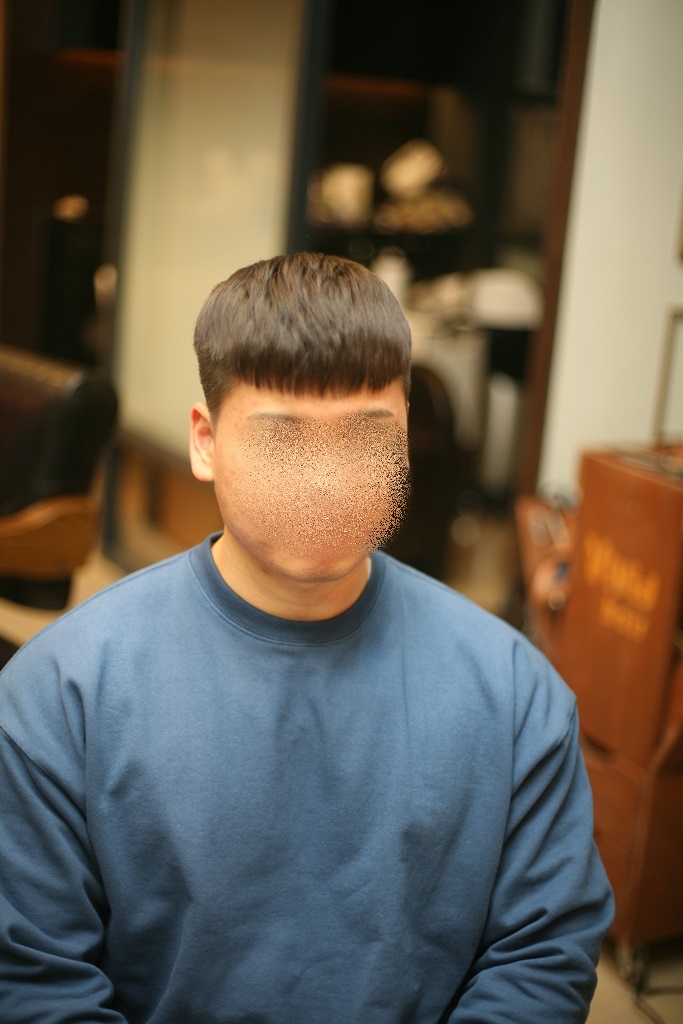 옆과 뒤를 짧게 민 크롭컷 남성 뒷모습과 옆선