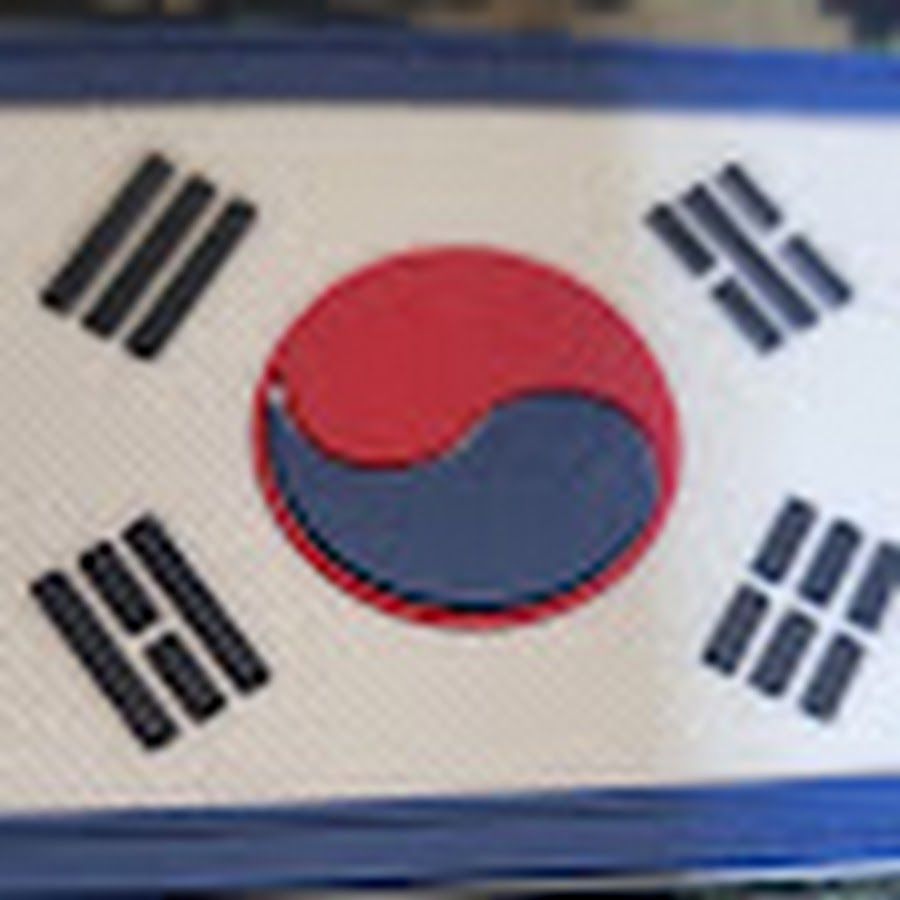 OCR 처리 중인 화면, 왼쪽은 원본 이미지, 오른쪽은 텍스트로 변환된 결과가 보이는 장면